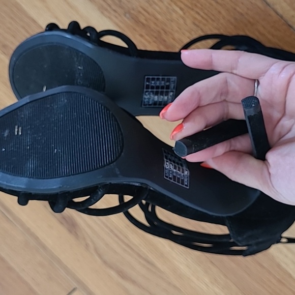 🔶️5 for $30🔶️ Strappy Black Faux Suede Hi Heeled Sandals - Picture 4 of 5